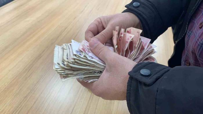 Dilencinin Saatlik Kazancı Dudak Uçuklattı