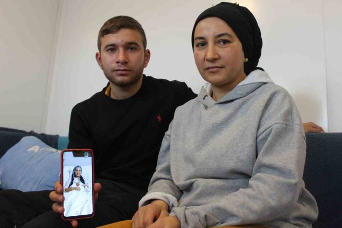 10 Saat Enkaz Altında Kalan Anne Ve Oğlu, Birlikte Yaşama Tutundu