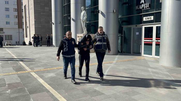 Toki Hak Sahiplerini Toplam 430 Bin Tl Dolandıran Şüpheli Yakalandı