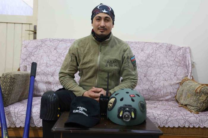 Ölüme Namaz Kılarken Yakalanan Genç Kızı Enkazdan Çıkaran Gönüllü Arama Kurtarma Görevlisi O Anları Unutamıyor