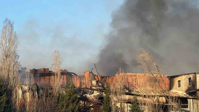 Kocaeli’deki Fabrika Yangını 5 Saatte Söndürüldü