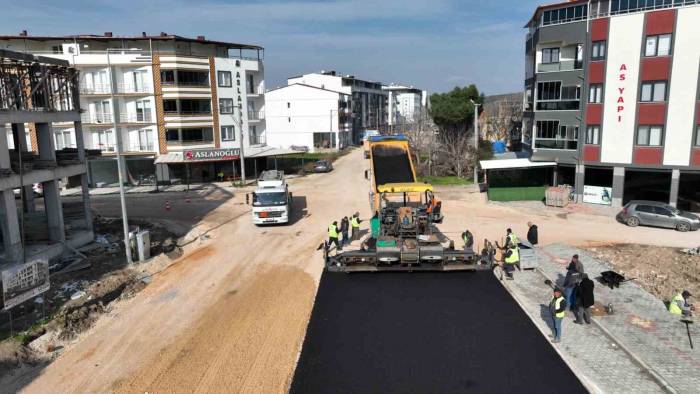 Mustafakemalpaşa’da Asfalt Mesaisi