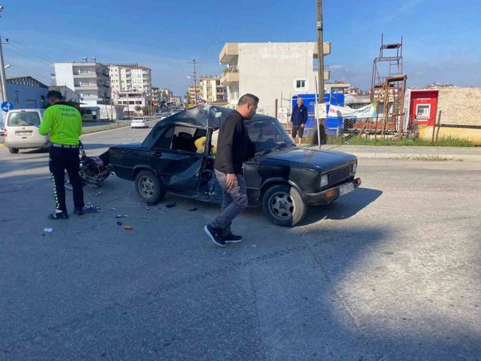 Motosiklet İle Otomobil Çarpıştı: 2 Yaralı