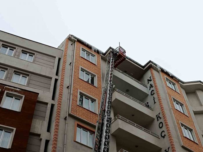 Van’da Buz Kırma Timi İş Başında