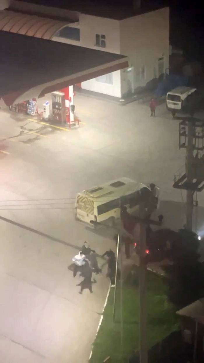 Yolcuların Da Karıştığı Yol Verme Kavgası Kameraya Yansıdı