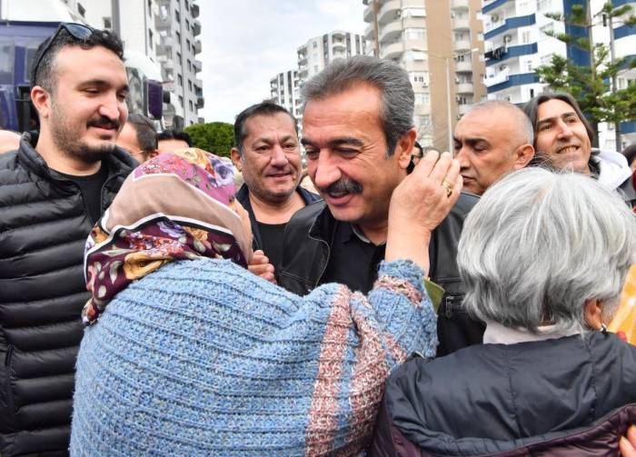 Belediye Başkanı Sosyete Pazarında Coşkuyla Karşılandı