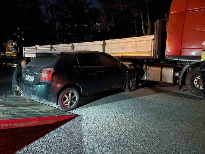 Polisten Kaçan Alkollü Sürücü Tıra Çarptı