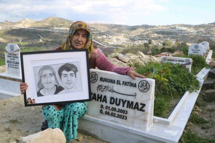 Depremde 3 Evladını Kaybeden Taha Duymaz’ın Annesi: “Bir Yıl Geçti Ama Benim İçin Dün Gibi”