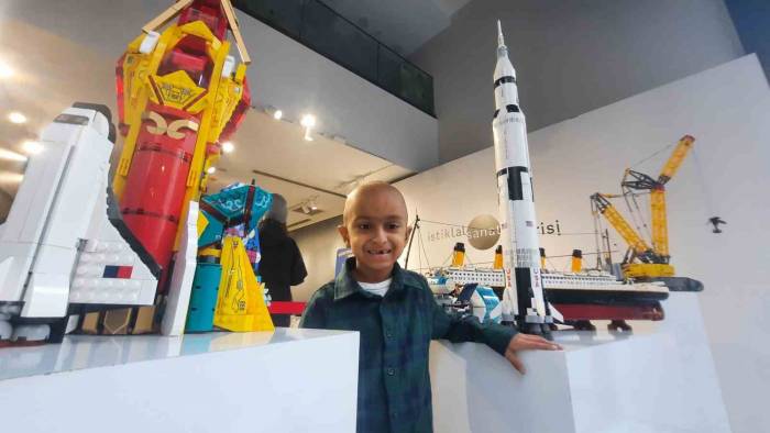 Kanser Hastası Minik Kuzey, Alper Gezeravcı’dan İlham Alarak Uzay Mekiği Legosu Yaptı