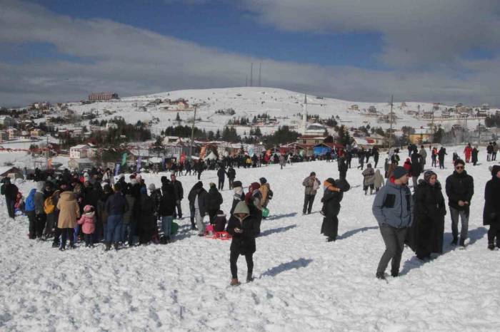 2000 Rakımlı Çambaşı Yaylası’nda Renkli Festival