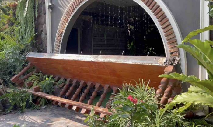 Poz Verdikleri Sırada Balkon Çöktü: 13 Yaralı