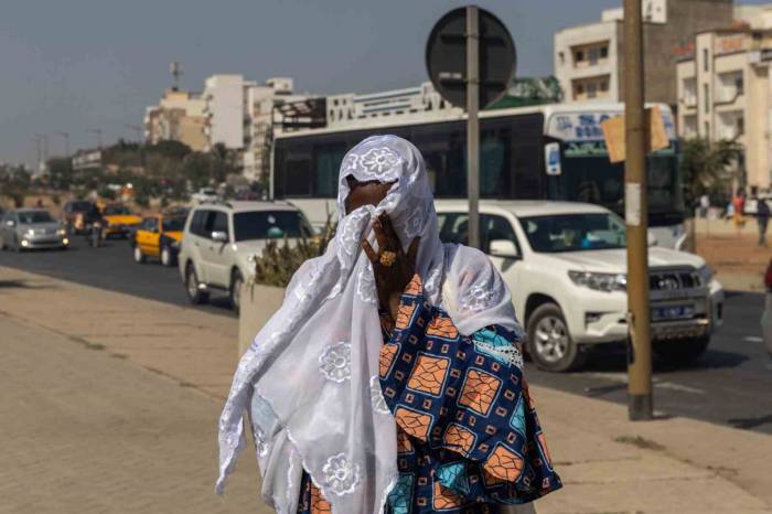 Senegal’de Cumhurbaşkanlığı Seçimlerinin Ertelenmesi Nedeniyle Sokaklar Karıştı