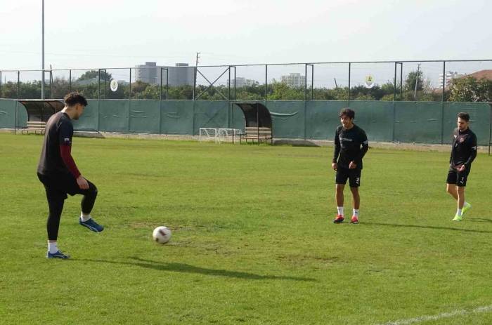 Depremin Üzerinden Bir Yıl Geçti: Hataysporlu Futbolcular O Günleri Unutamıyor