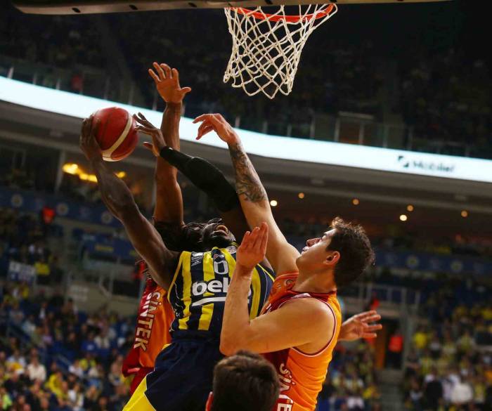 Türkiye Sigorta Basketbol Süper Ligi: Fenerbahçe: 90 - Galatasaray: 74