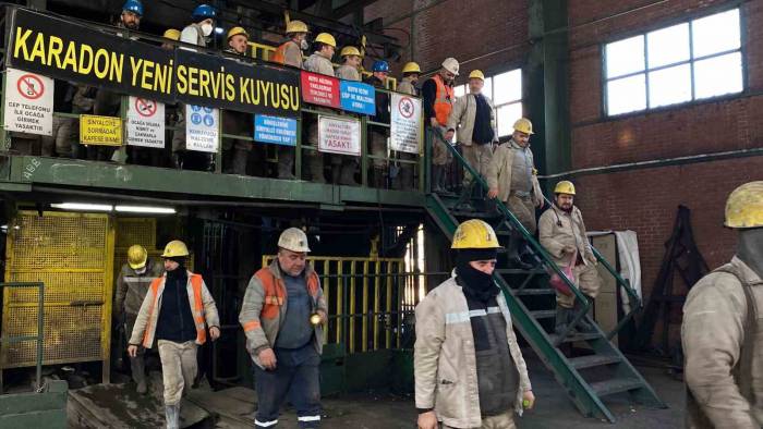 Enkazın Altında Başlayan Dostluk