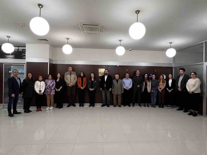 Depremde Hayatını Kaybeden Öğrencilerin Anısına Anlamlı Adım: Derslik Ve Amfilere İsimleri Verildi