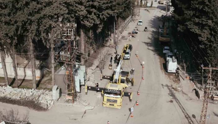 Toroslar Edaş Deprem Bölgesindeki Elektrik Dağıtım Çalışmalarını Sürdürüyor