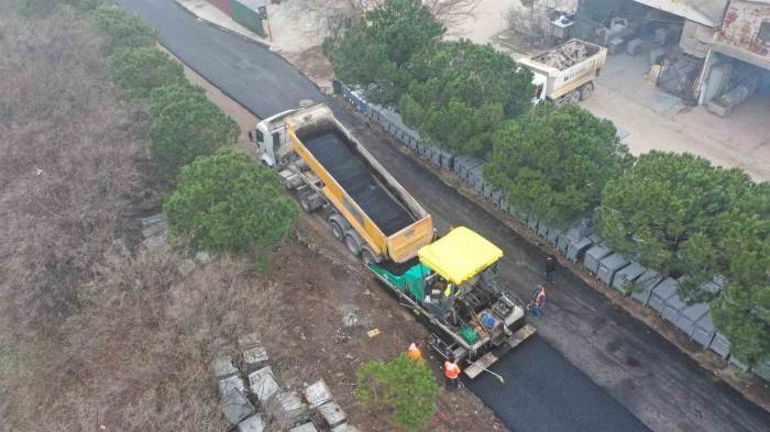 Balıkesir Büyükşehir Belediyesi, Küçük Sanayi Sitesi’nin Yollarını Yeniliyor