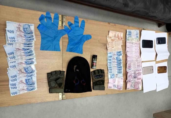 Cinsel İlişki Vadedip Biber Gazıyla Gasp Ettiler