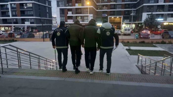Edirne’de Göçmen Kaçakçılarında 625 Bin Tl Değerinde Para Yakalandı