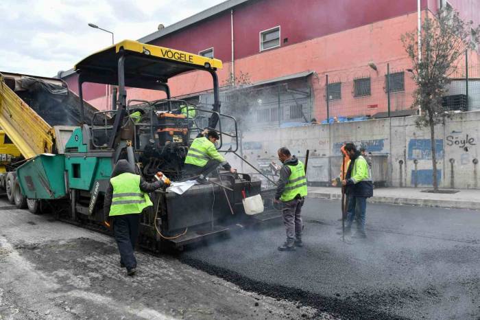 Esenyurt’ta Cadde Ve Sokaklarda Asfaltlama Çalışmaları Sürüyor