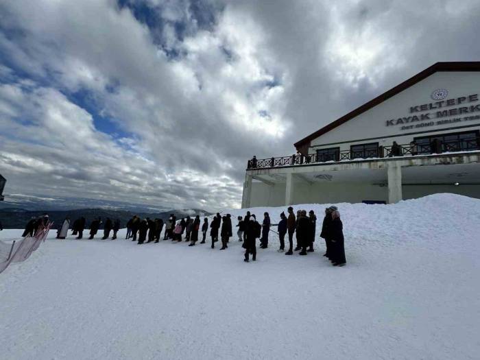 Keltepe Kayak Merkezi Hafta Sonu 5 Bin Kişi Ağırladı