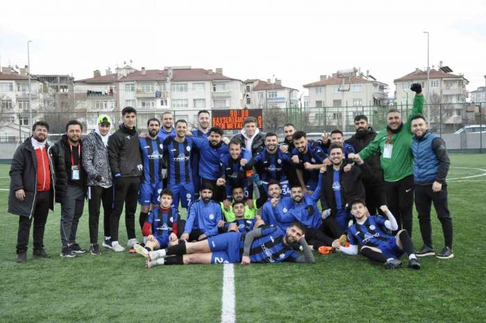 Kayseri Süper Amatör Küme: Erciyes Esen Makina Fk: 3 - Kocasinan Şimşekspor: 2