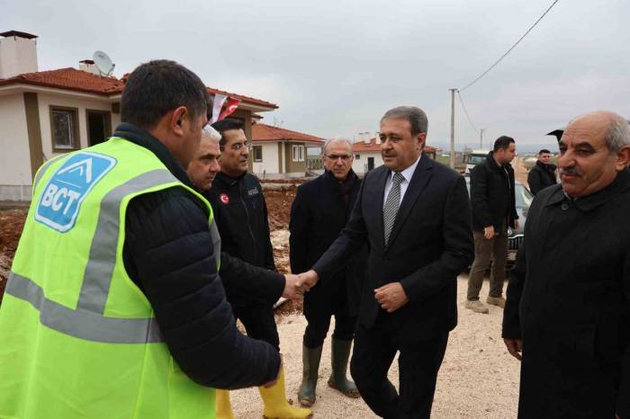 Şanlıurfa’da Yapımı Tamamlanan Köy Evleri Kura İle Sahiplerine Teslim Edilecek