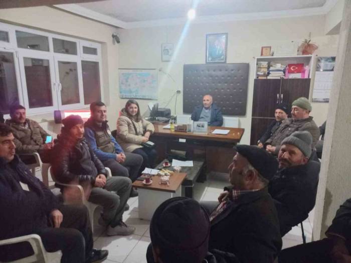 Tarım Ve Orman Müdürlüğü Ekipleri Üreticileri Gece Bilgilendirdi