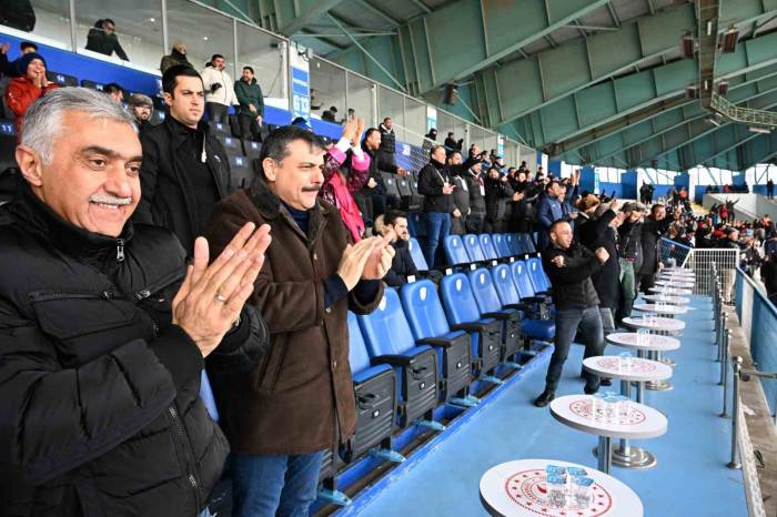 Vali Çiftçi’den Erzurumspor’a Tribün Desteği