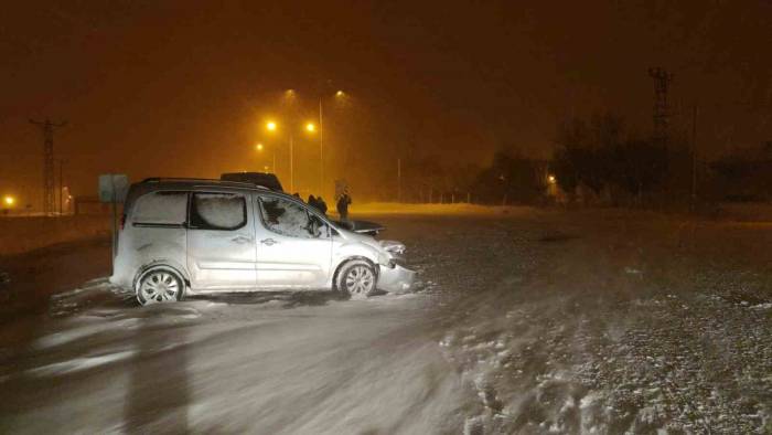 Van’da Trafik Kazası: 5 Yaralı