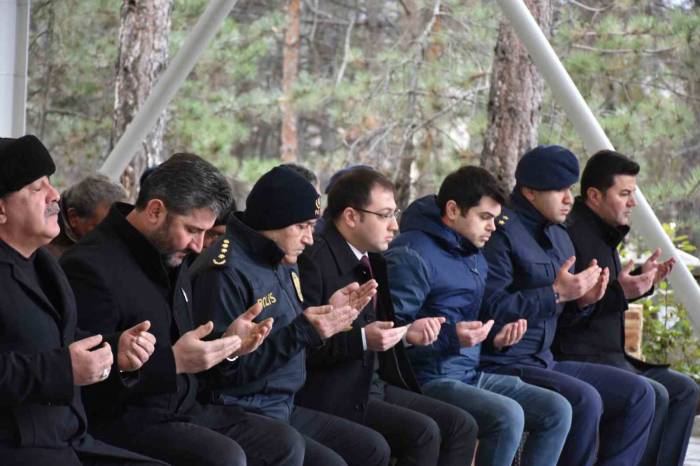 Van’da Çığ Altında Kalan Tosyalı Şehit Ufuk Deniz Kabri Başında Anıldı
