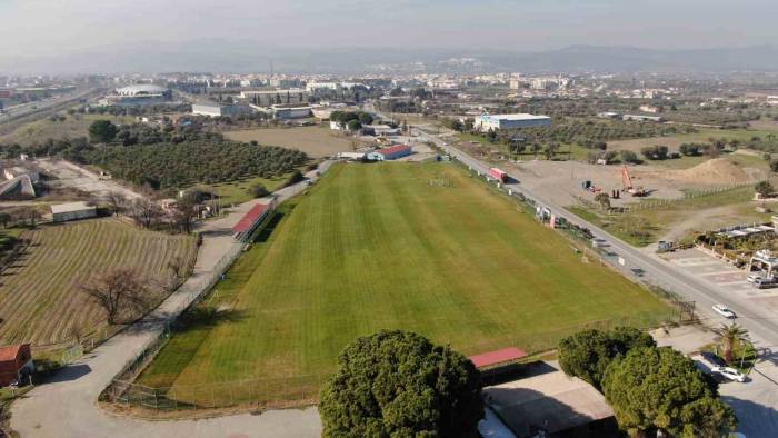 Yunusemre’de Evrenos Futbol Altyapı Tesisinin Bakımı Tamamlandı