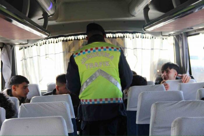Bolvadin’de Jandarmadan Okul Servis Sürücülerine Yönelik Denetim
