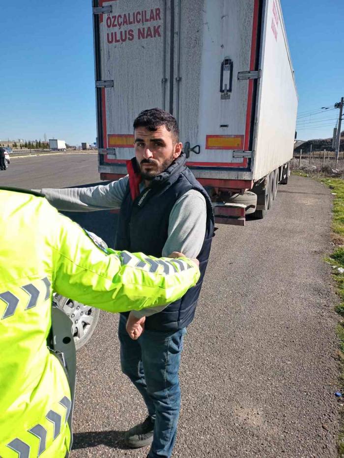 Çiftçilerin Kabusu Olan Kablo Hırsızlarını Köylüler Ve Polis Yakaladı
