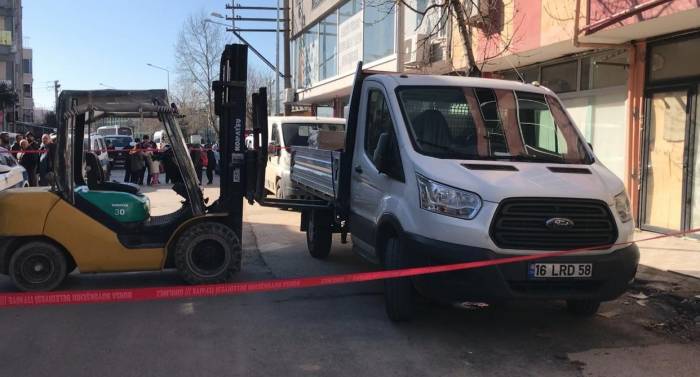 Kamyonetin Altında Kalan Yaşlı Kadın Hayatını Kaybetti