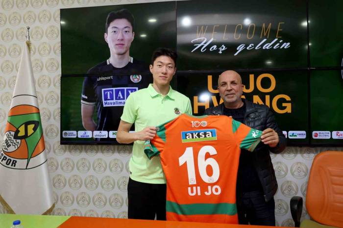 Alanyaspor Güney Koreli Forvet Hwang’ı Kadrosuna Kattı