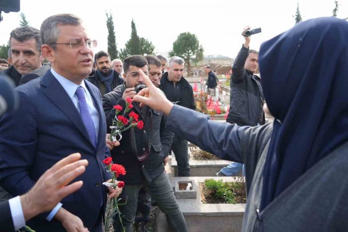 İslahiye’de Deprem Şehitliğini Ziyaret Eden Özgür Özel’e Tepki