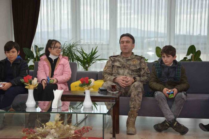 Çorum Emniyet Müdürü Pehlivan, Depremzede Çocukları Ağırladı