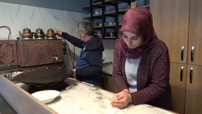 6 Şubat Depreminden Sonra Bursa’da Yeni Hayat....minibüste Başladılar, İşyeri Açtılar
