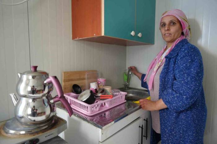 Her Gece Deprem Olacak Korkusuyla Uyuyor