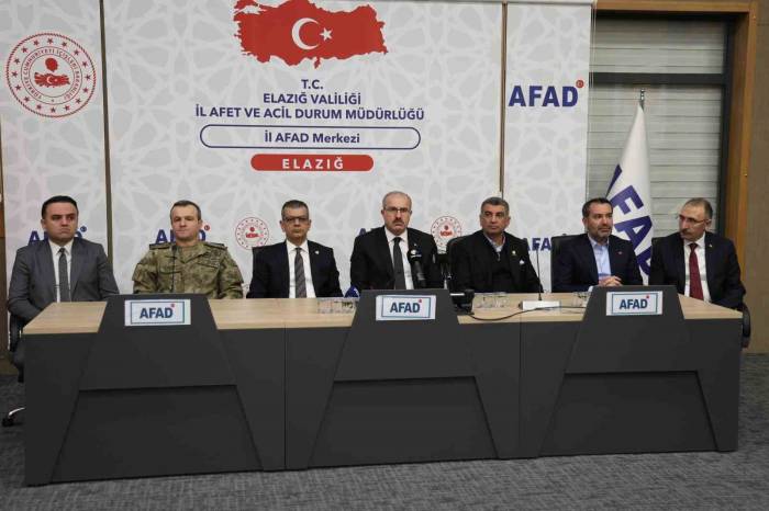 Elazığ’da Depremde Hayatını Kaybedenler Saat 04.17’de Anıldı