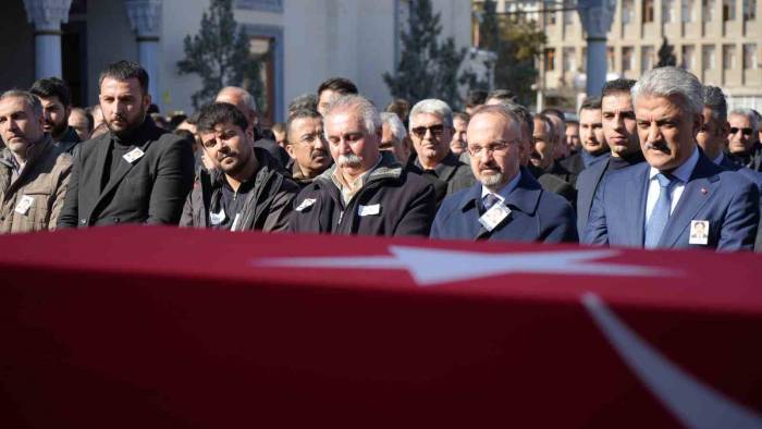 Evinde Ölü Bulunan Kaymakam Son Yolculuğuna Uğurlandı