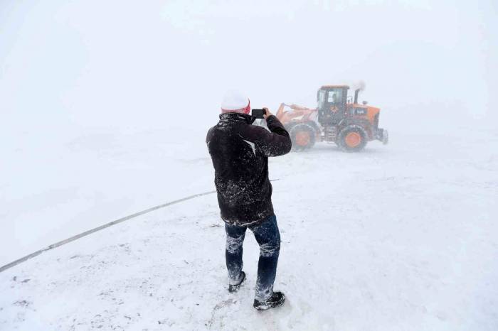 Kars-ardahan Yolu Ulaşıma Kapatıldı