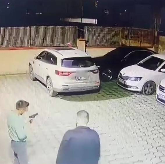 Kartal’da Otoparka Girip Araçlara Ateş Etmeye Çalıştılar