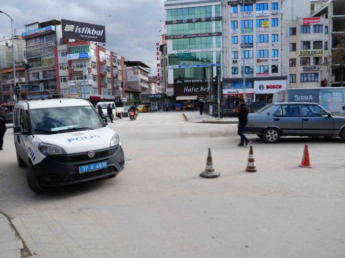 Şehrin En İşlek Caddesinde İş Yerine Silahlı Saldırı: 1 Yaralı