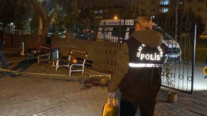 Çocuğunu Almak İçin Gittiği Okulda Bıçaklanmıştı, Hayatını Kaybetti