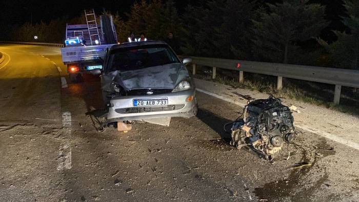Ağaca Çarpan Otomobilin Motoru Yerinden Fırladı: 1’i Ağır 5 Yaralı