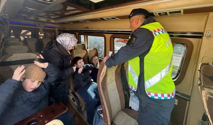 Kütahya’da Okul Çevreleri Ve Servis Araçlarına Yönelik Denetimler Yapıldı