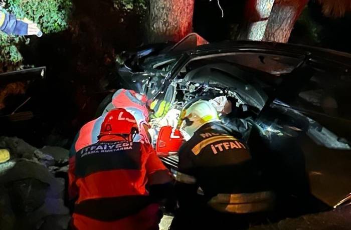 Otomobil Ağaca Çarptı: 1 Ölü